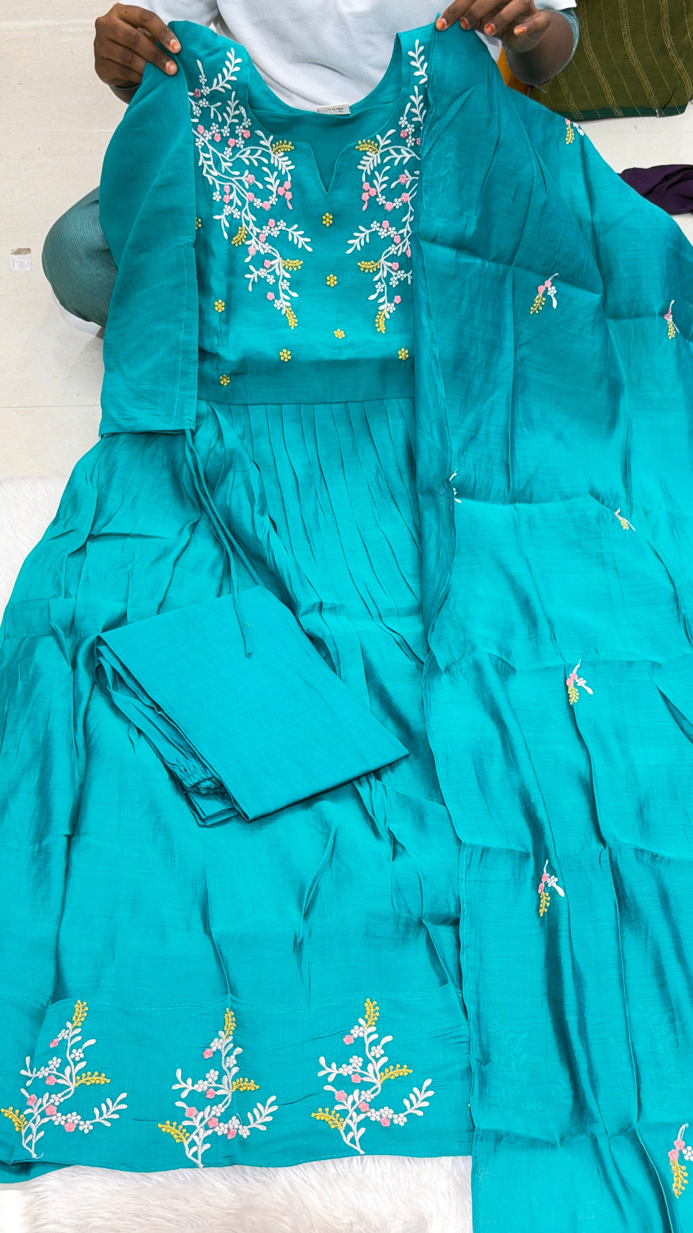 MRC311 Dresses U
